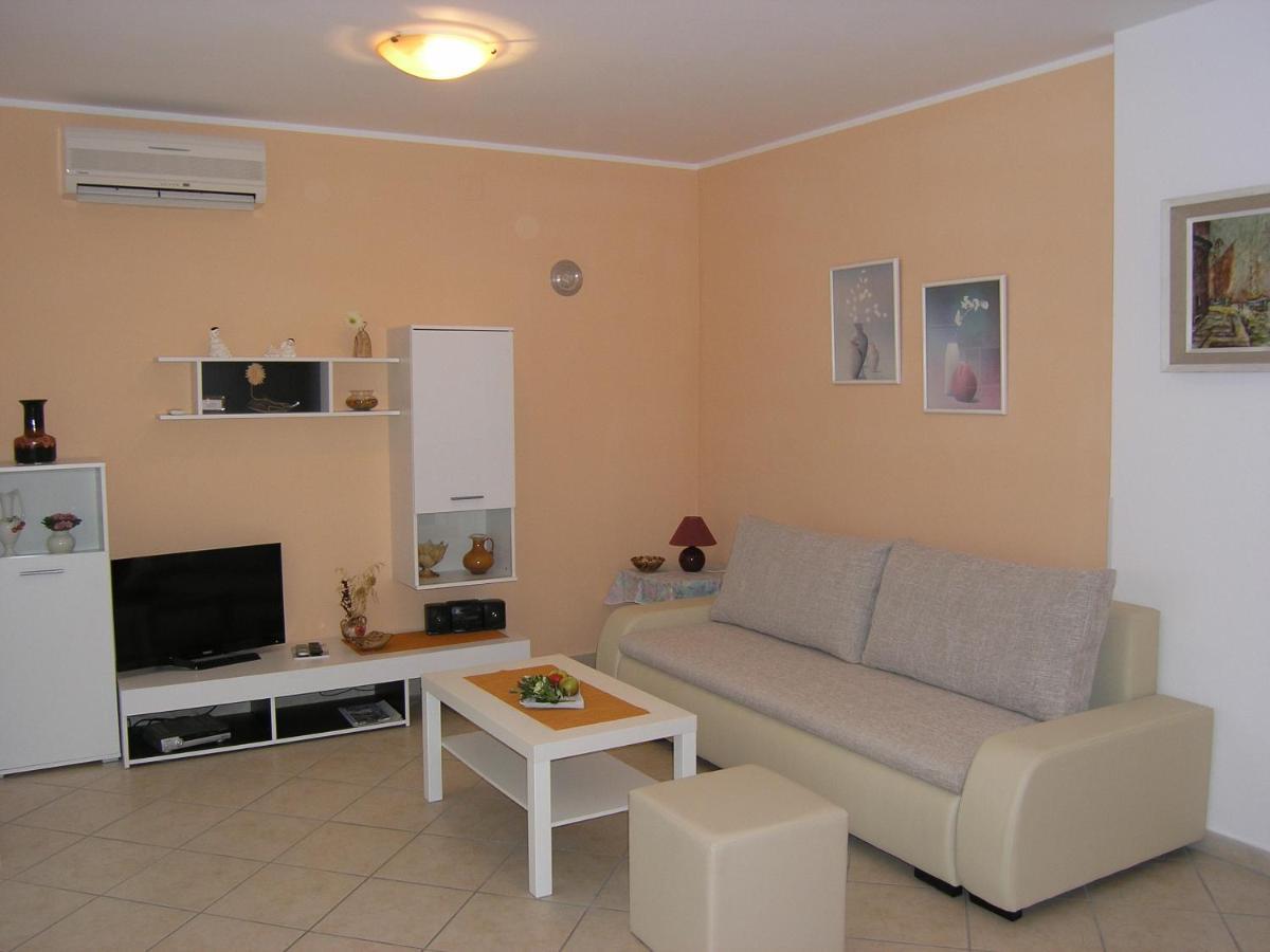Apartments Biljana For Relaxing Holidays In Baska Exterior foto